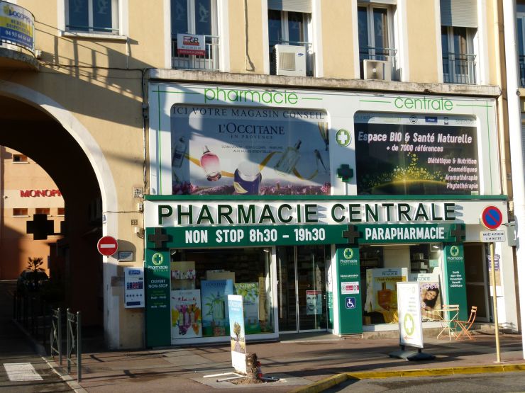 pharmacie-centrale-83